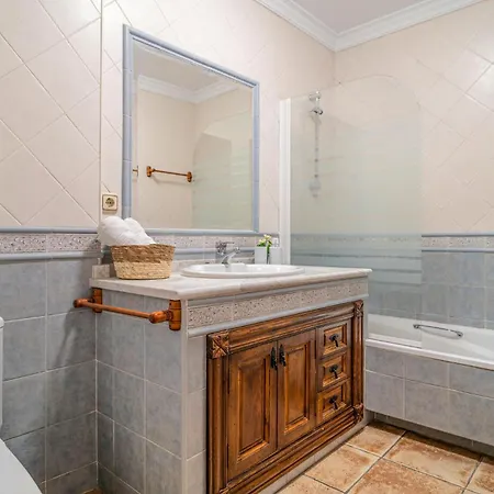 Amazing In With Kitchen Tatil Evi Marbella